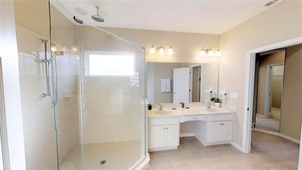 Golden Palms Vacation Resort Eight bedroom - photo 47