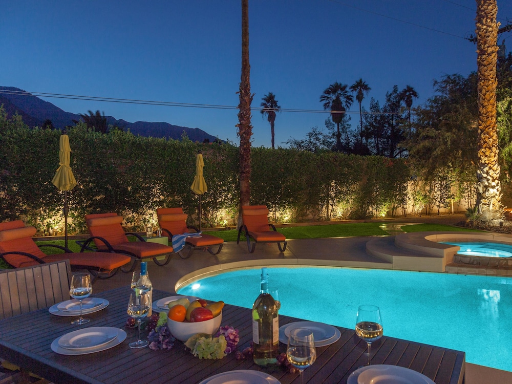 Sunny Skies — 4-Star Luxury Hotel in Palm Springs, United States
