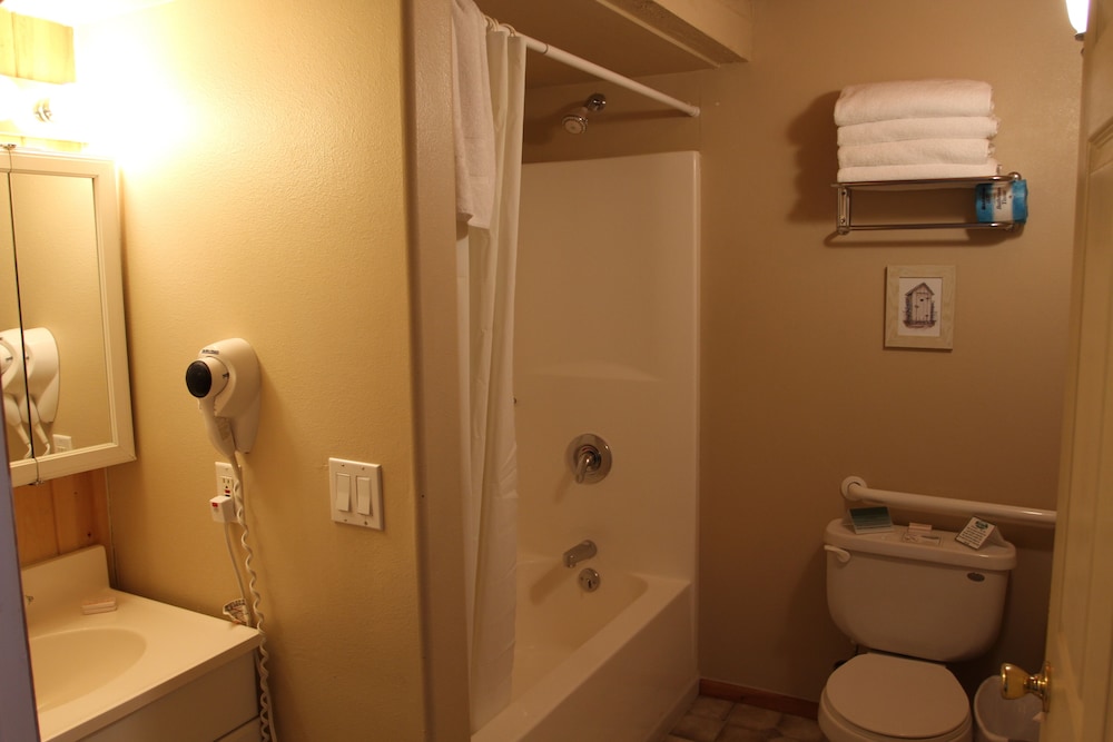 Lakeside Resort and Motel - photo 43