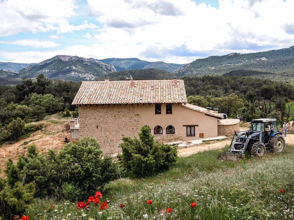 Masia de la Serra de la Cogulla — hotel in Monroyo