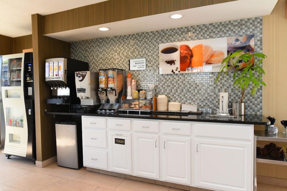 Capital Inn & Suites - photo 5