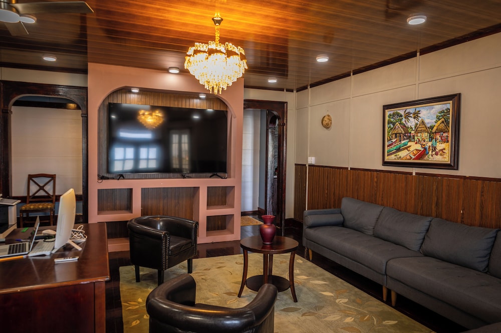 The Ambassador’s Terrace — Belize City — photo 2