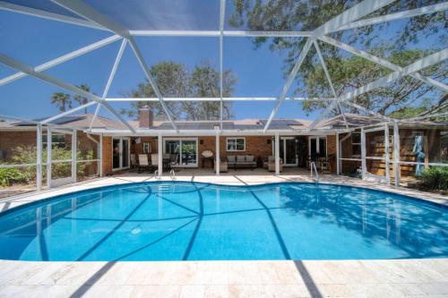 Lighthouse Retreat With A Pool — 4-Star Luxury Hotel in Ponce Inlet, United States