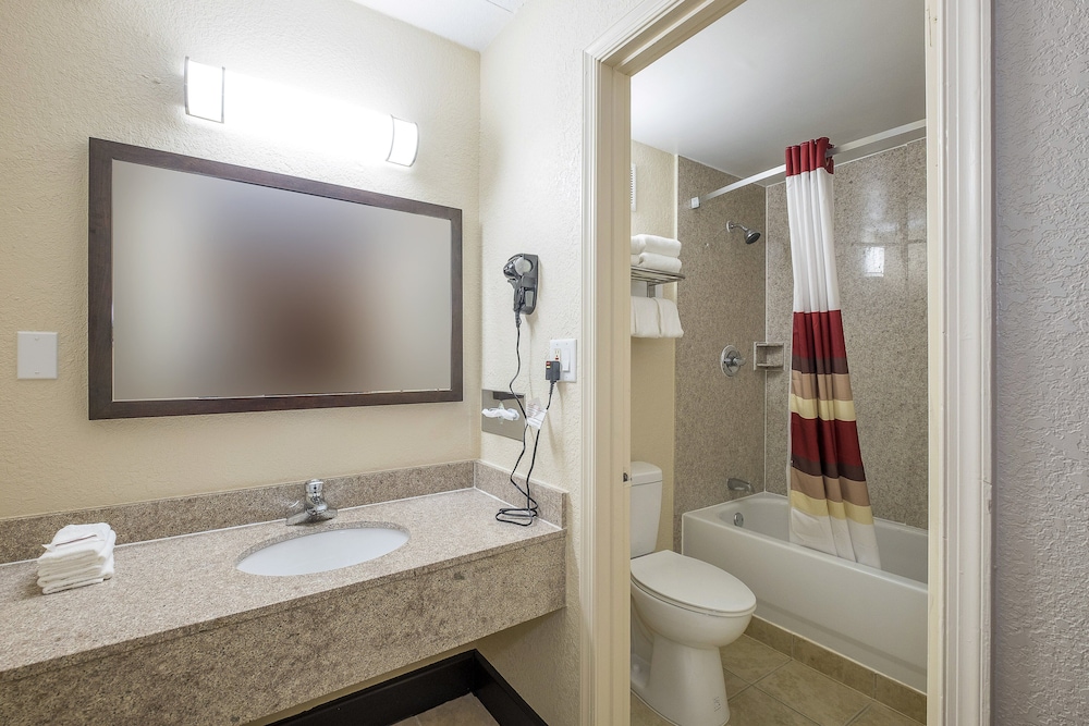 Red Roof Inn Fredericksburg North - photo 21