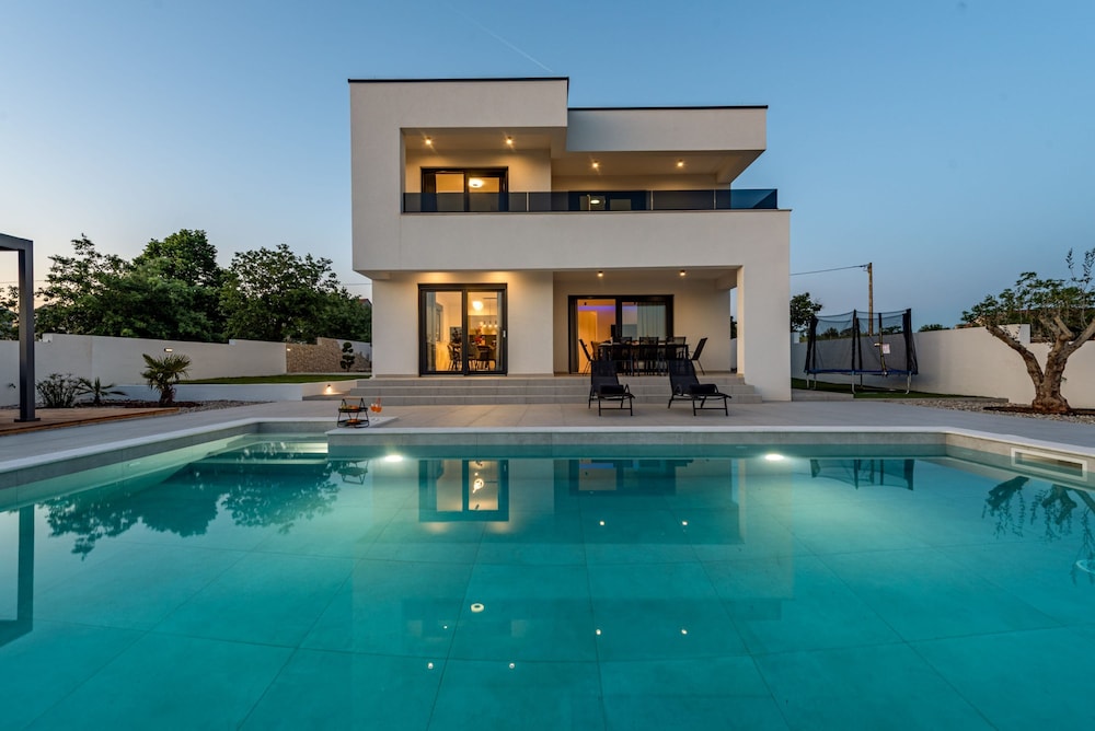Villa Roma Murvica ZadarVillas — 4-Star Luxury Hotel in Policnik, Croatia