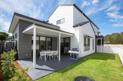Kirkland Pet Friendly 5 Mins Walk To Beach — Culburra Beach