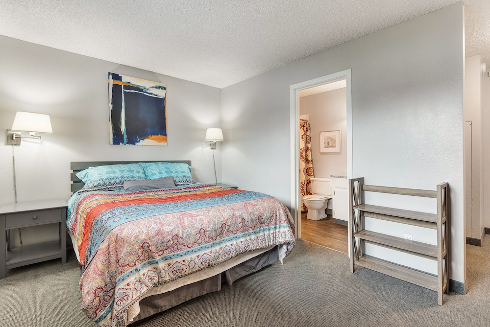 Bend Riverside Inn & Suites - photo 60
