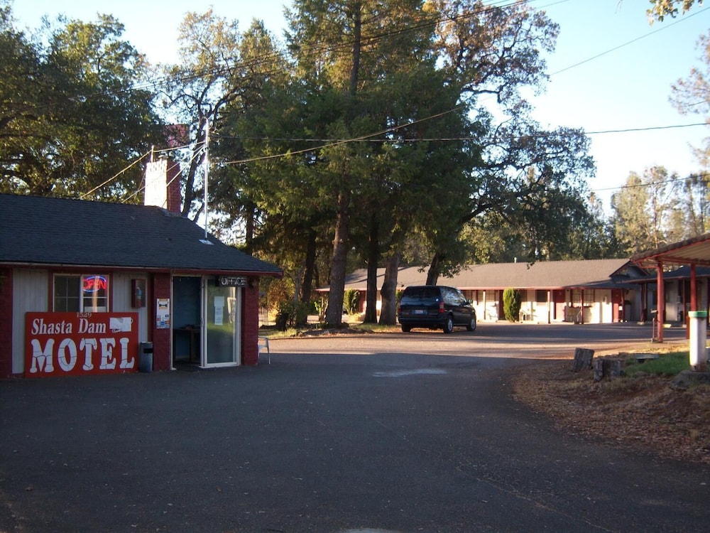 Shasta Dam Motel - photo 24
