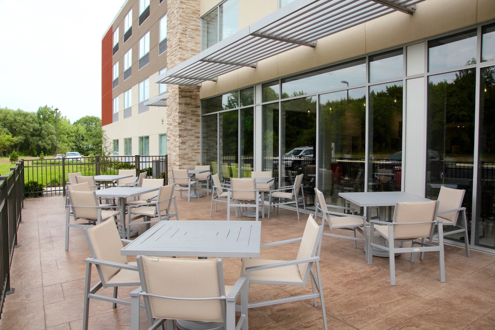 Holiday Inn Express & Suites Oswego by IHG - photo 22