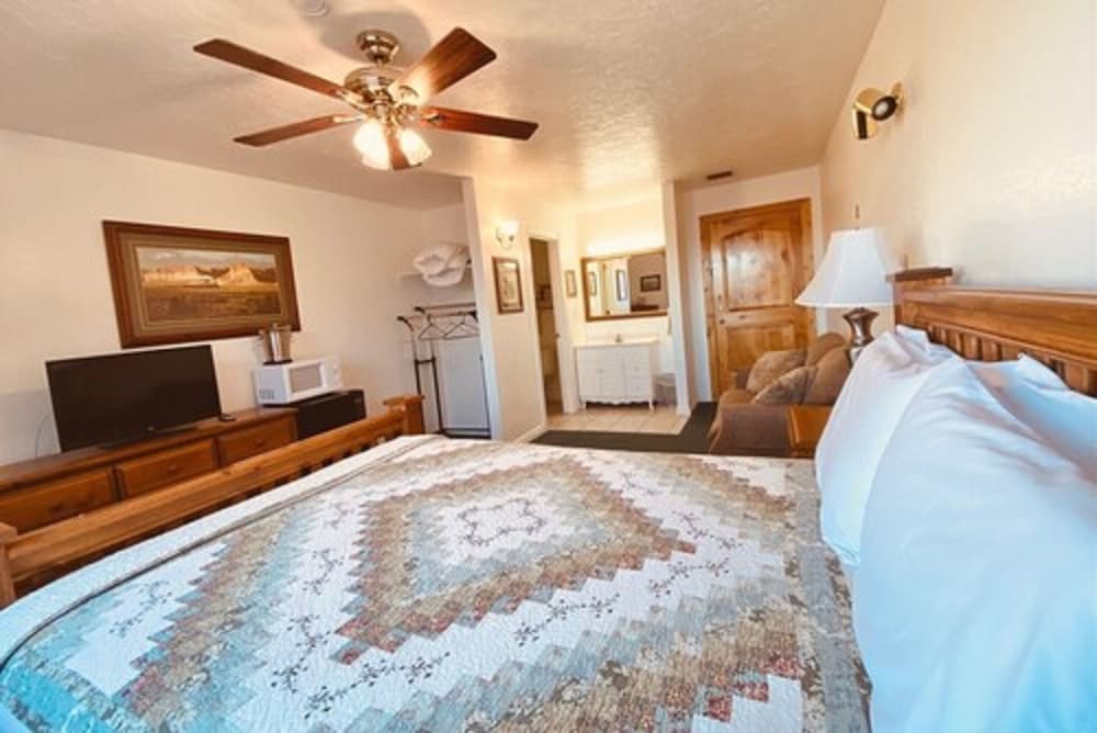 The Snuggle Inn - photo 21
