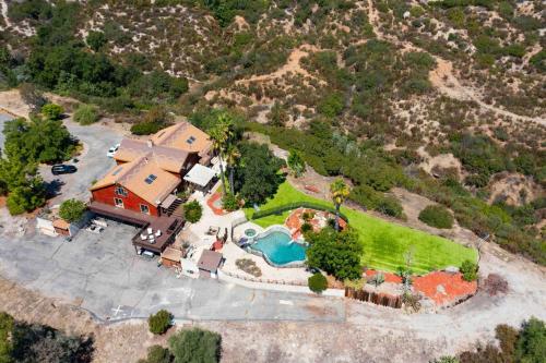 San Diego Getaway Views Pool Hot Tub & Game Room — hotel in Valley Center