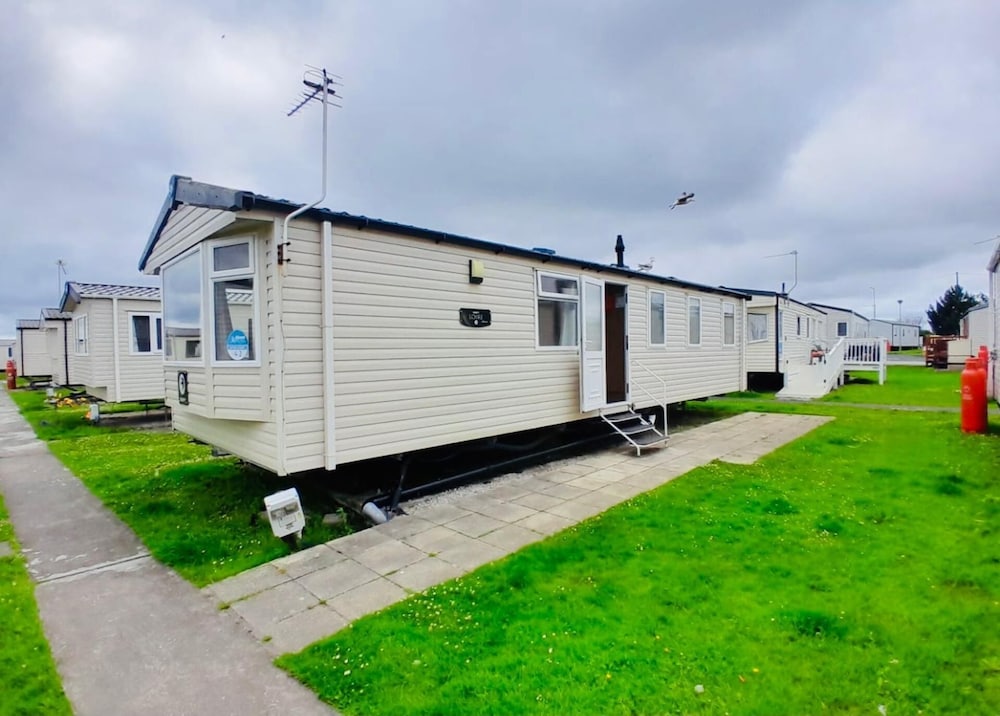 Family Caravan In Cala Gran — hotel in Fleetwood