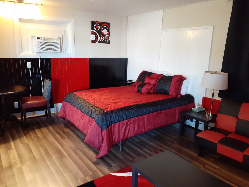 Town Line Motel - photo 23
