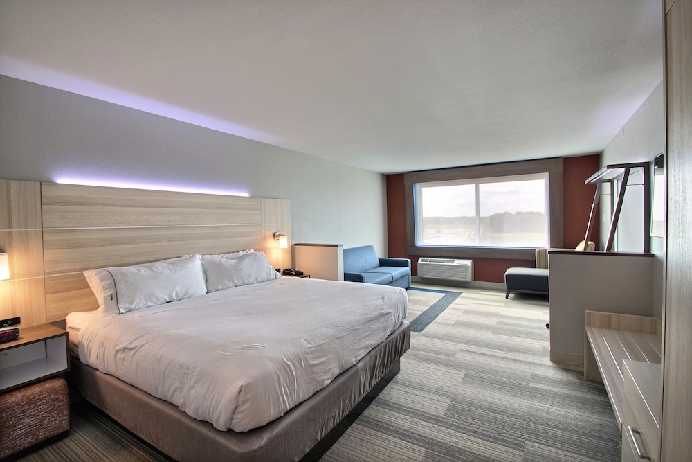 Holiday Inn Express & Suites Fond Du Lac by IHG - photo 18