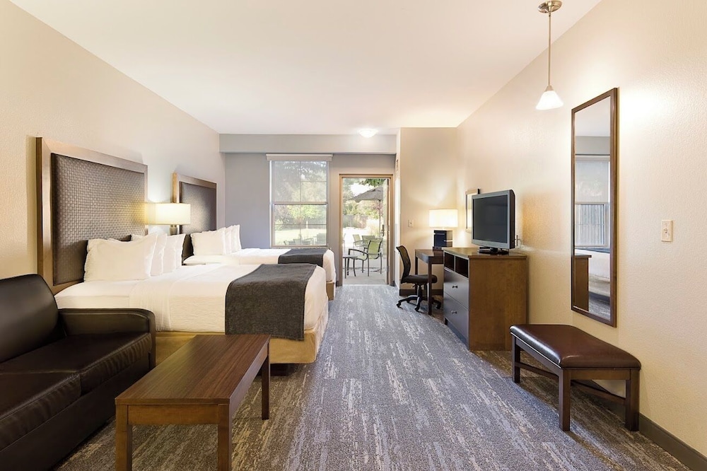 Clubhouse Hotel & Suites Pierre - photo 8