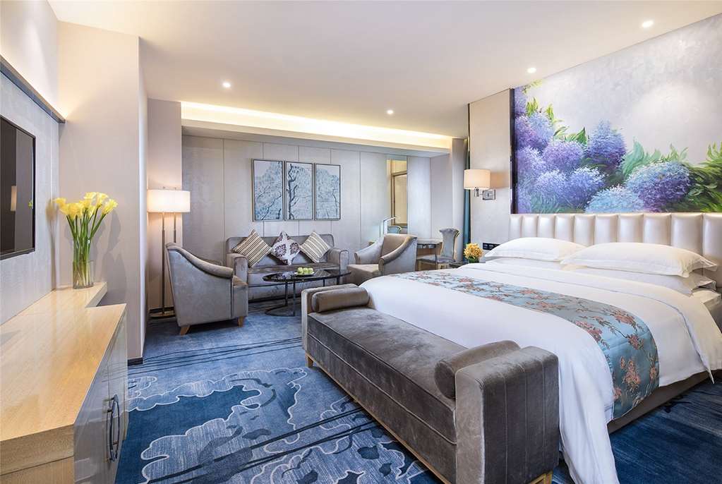 Ramada Shenzhen Baoan — 4-Star Luxury Hotel in Shenzhen, People's Republic of China