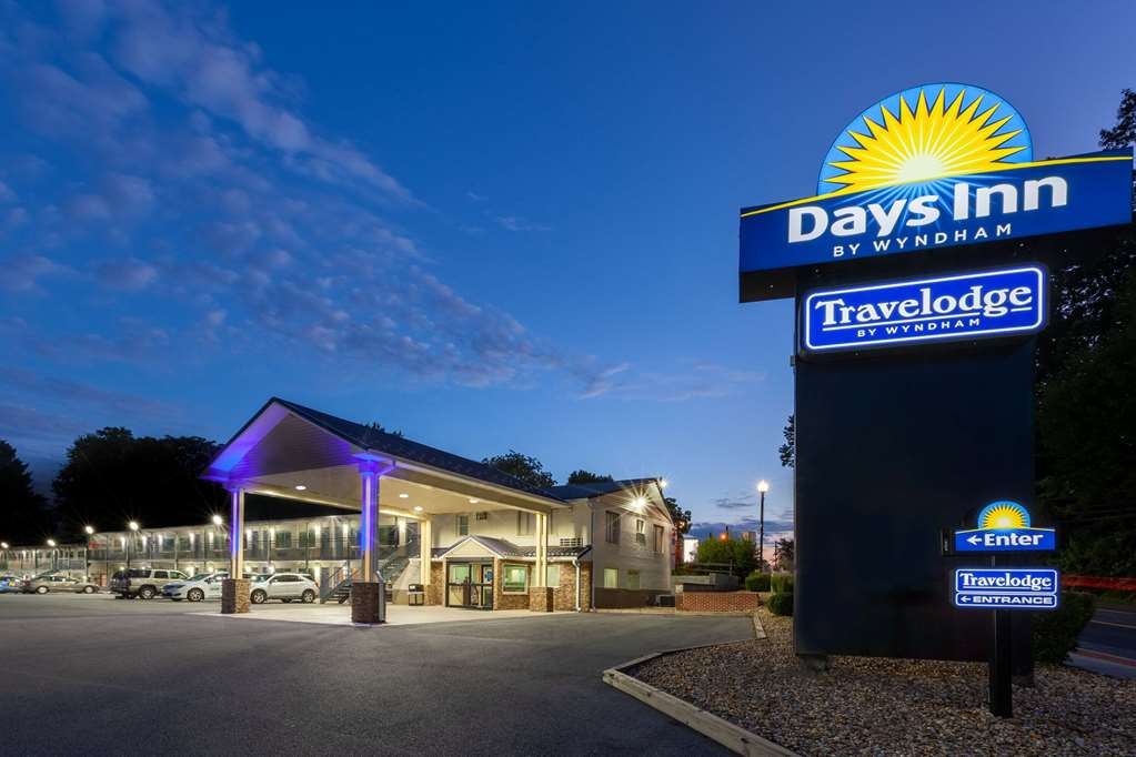 Days Inn by Wyndham Charles Town Harpers Ferry - photo 2