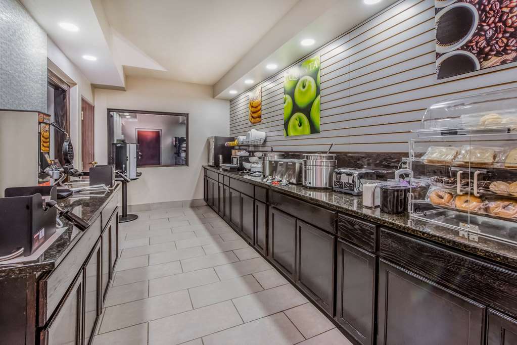 La Quinta Inn & Suites by Wyndham Fairborn Wright Patterson - photo 27