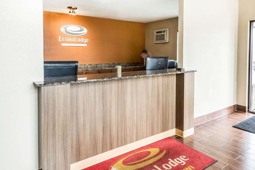 Econo Lodge La Crosse - photo 5