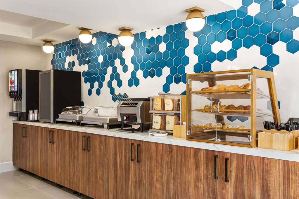 La Quinta Inn by Wyndham Columbia NE Fort Jackson - photo 41