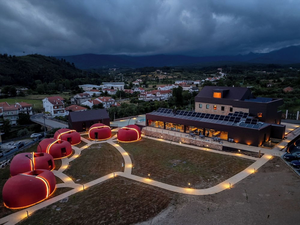 Cherry Sculpture Hotel in Covilha, Portugal