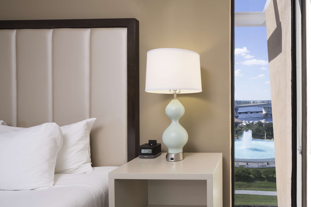 DoubleTree by Hilton Hotel Jacksonville Riverfront - photo 17