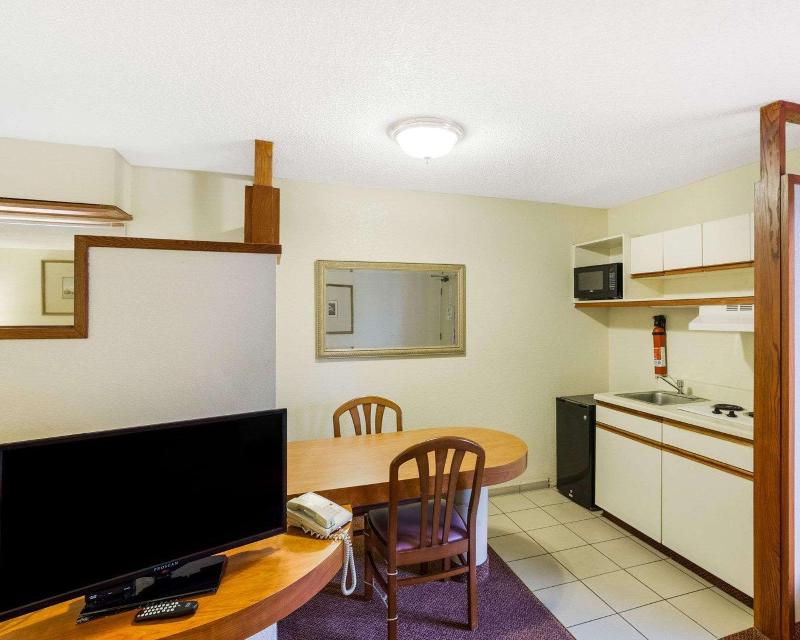 Rodeway Inn & Suites Fiesta Park - photo 6