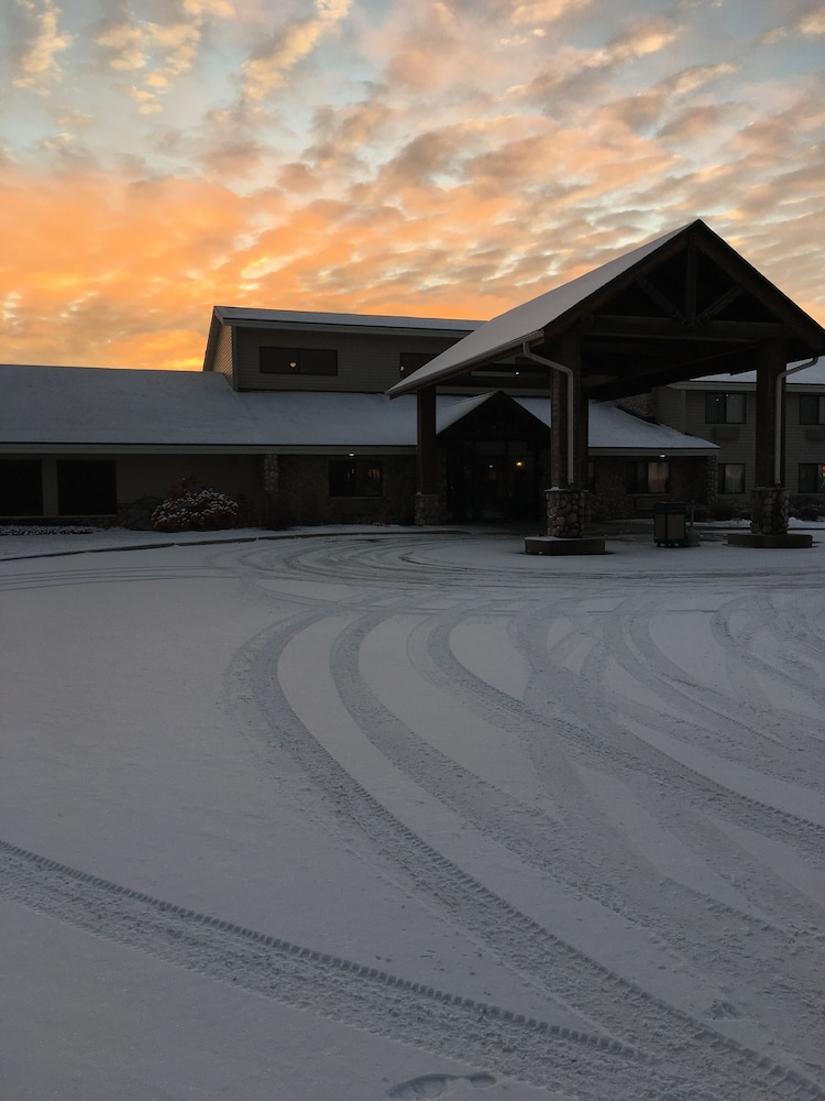 Moose Lake Lodge & Suites - photo 25