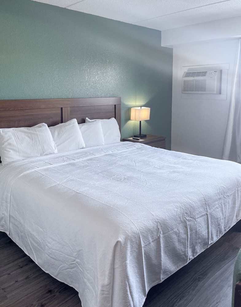 River Bend's Walleye Inn - photo 7