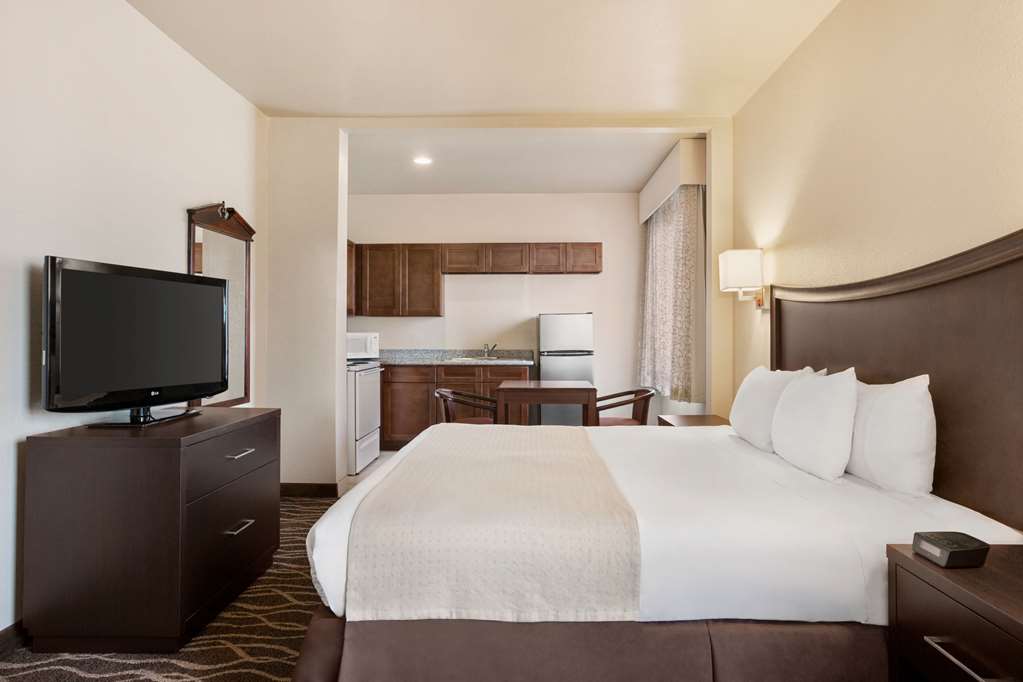 Baymont by Wyndham Clute Lake Jackson - photo 13