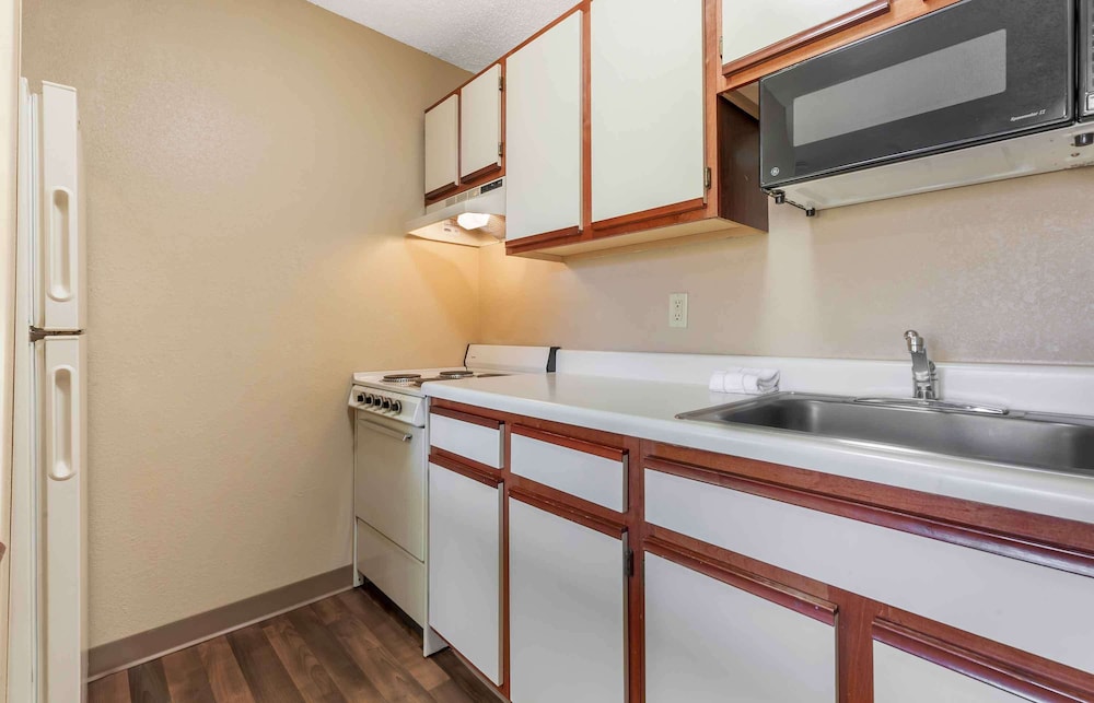 Extended Stay America Select Suites Rockford State Street - photo 19