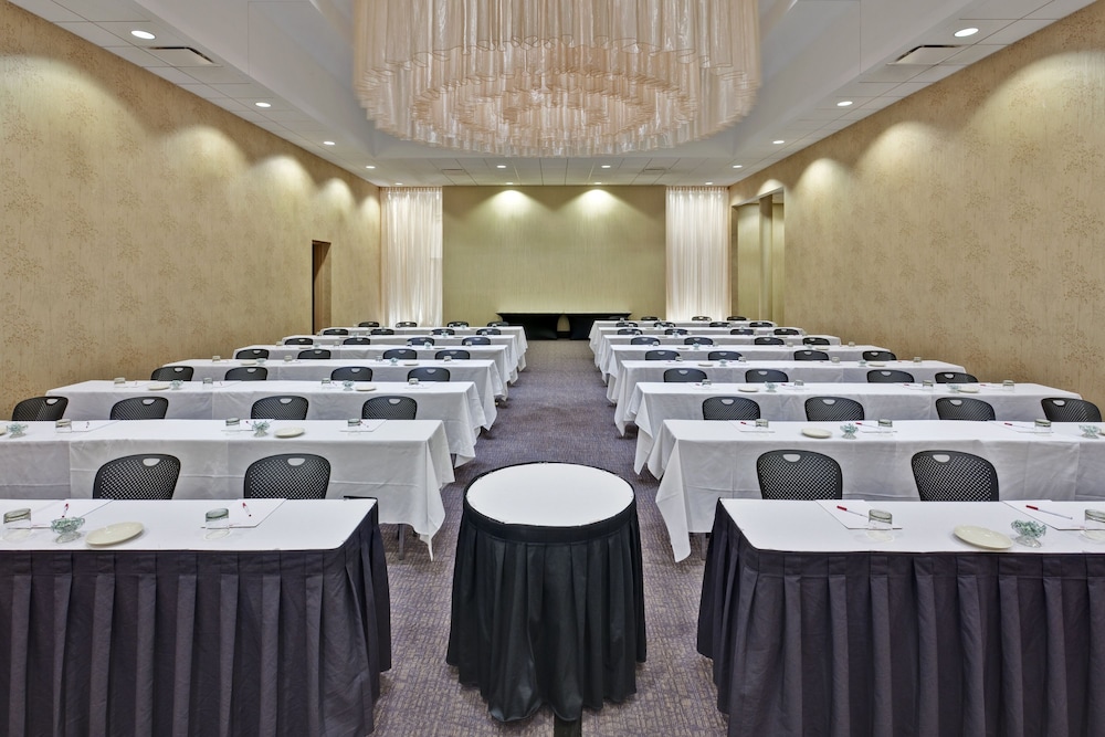 Crowne Plaza Chicago Ohare Hotel & Conf Ctr by IHG - photo 57