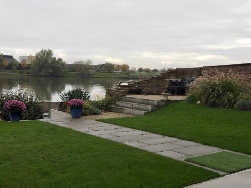 Luxe apartment direct aan de rivier