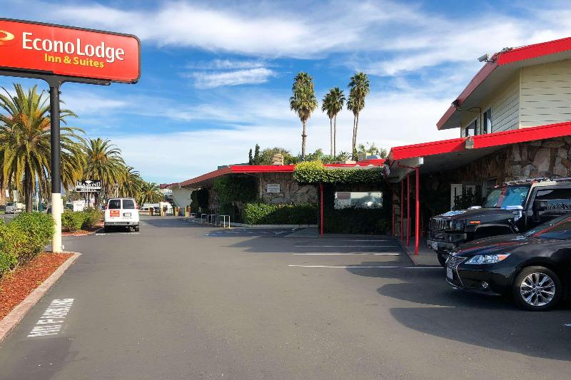 Econo Lodge Inn & Suites Oakland Airport - photo 20
