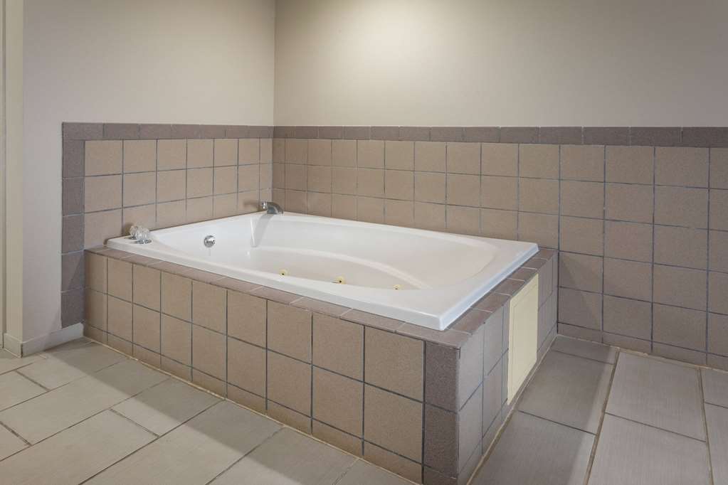 Super 8 by Wyndham Missouri Valley - photo 36