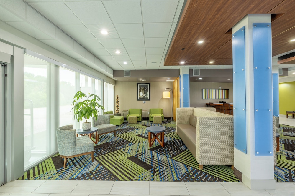 Holiday Inn Express & Suites Lindale Tyler by IHG - photo 42
