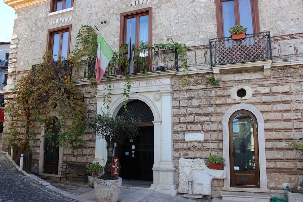 Villa Cosilinum — 4-Star Luxury Hotel in Padula, Italy