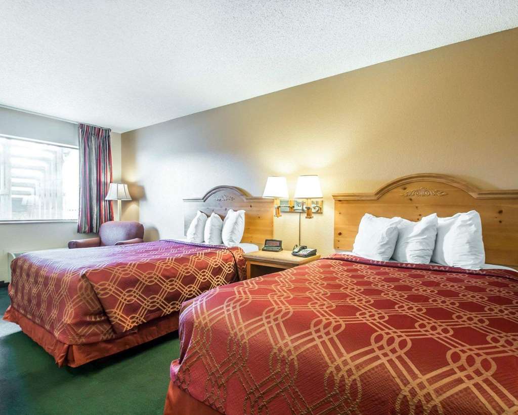 Econo Lodge Springfield I 44 - photo 11