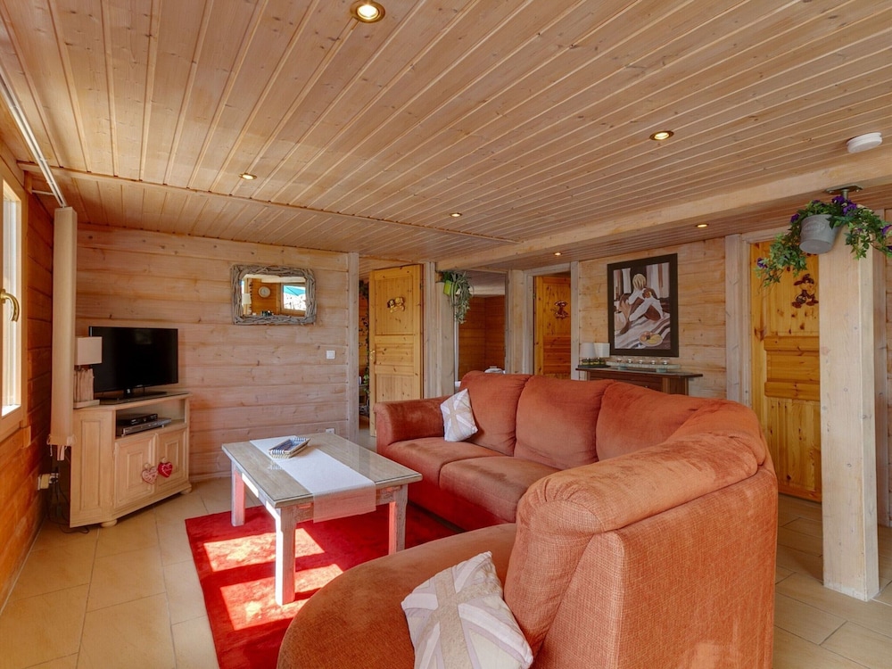 Riverside Chalet Retreat — 4-Star Luxury Hotel in Le Cheylard, France