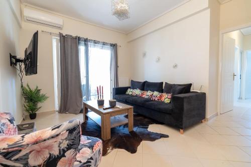 Koropi 3 Bedroom Luxurious Apartment 5 Pers Angel House — 4-Star Luxury Hotel in Koropi, Greece