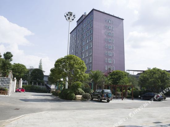 Longxin Hotel — hotel in Yezhou