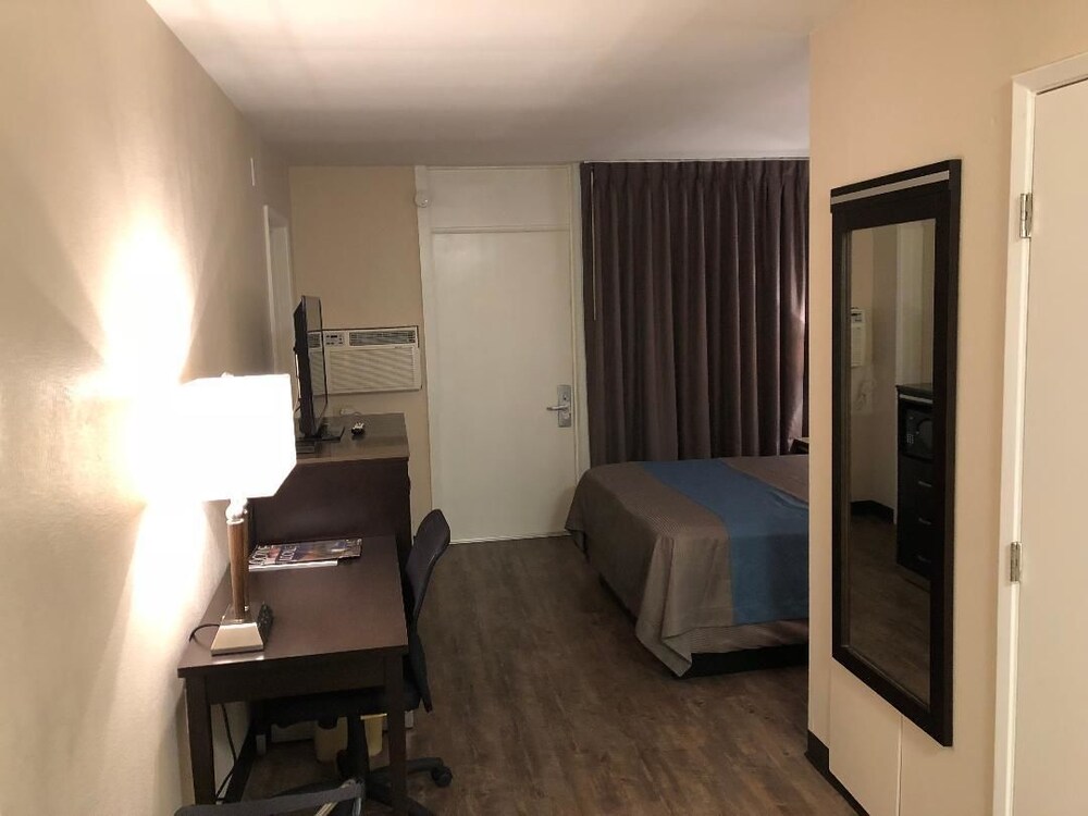 Inn Of Long Beach - photo 16