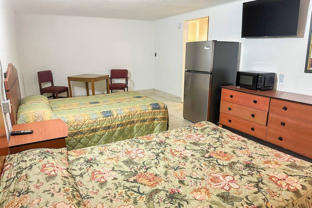 Shamrock Kings Inn By Oyo Marked Tree I 555 - photo 8
