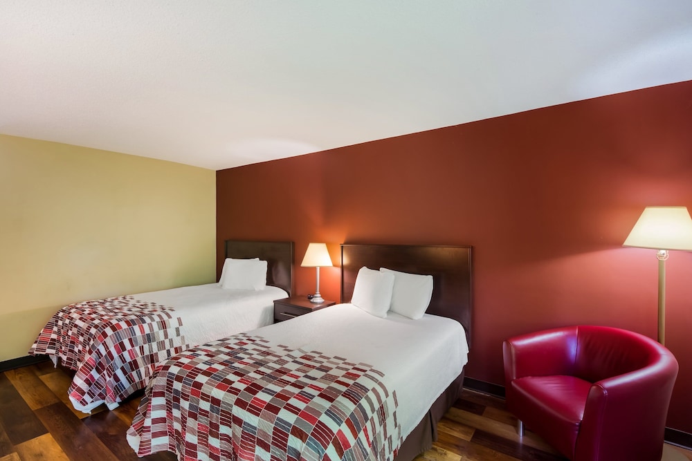 Red Roof Inn Hendersonville - photo 12