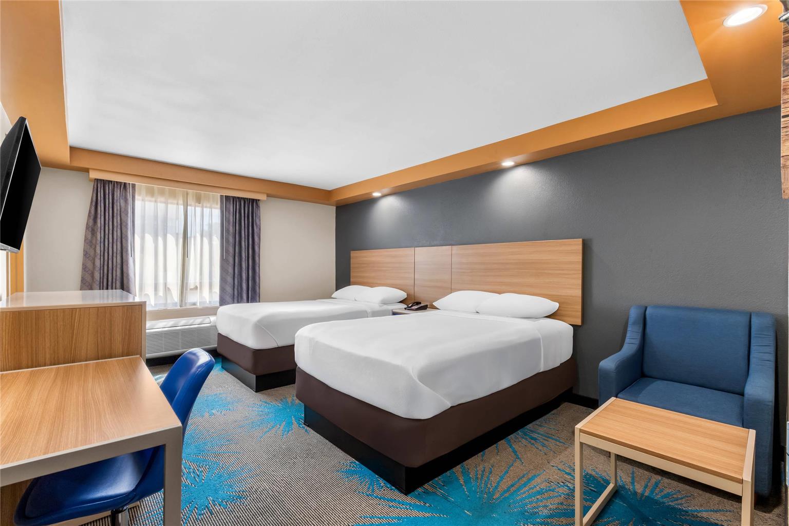 Econo Lodge Woodbridge - photo 21
