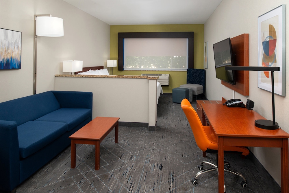 Holiday Inn Express Suites Farmington - photo 21