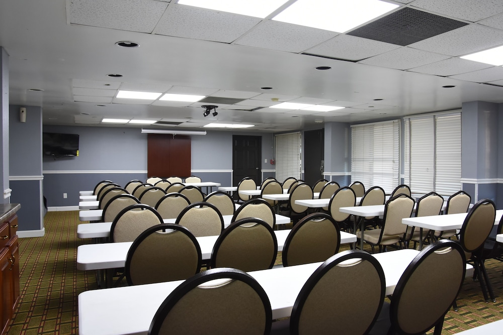 Days Inn by Wyndham Lebanon - photo 18