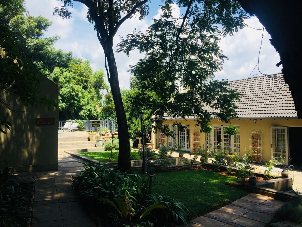Montpellier Guesthouse — 4-Star Luxury Hotel in Pretoria, South Africa
