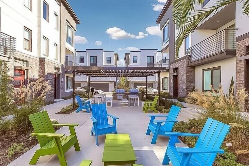 Private Room With Shared Bathroom - last minute hotel in Irvine