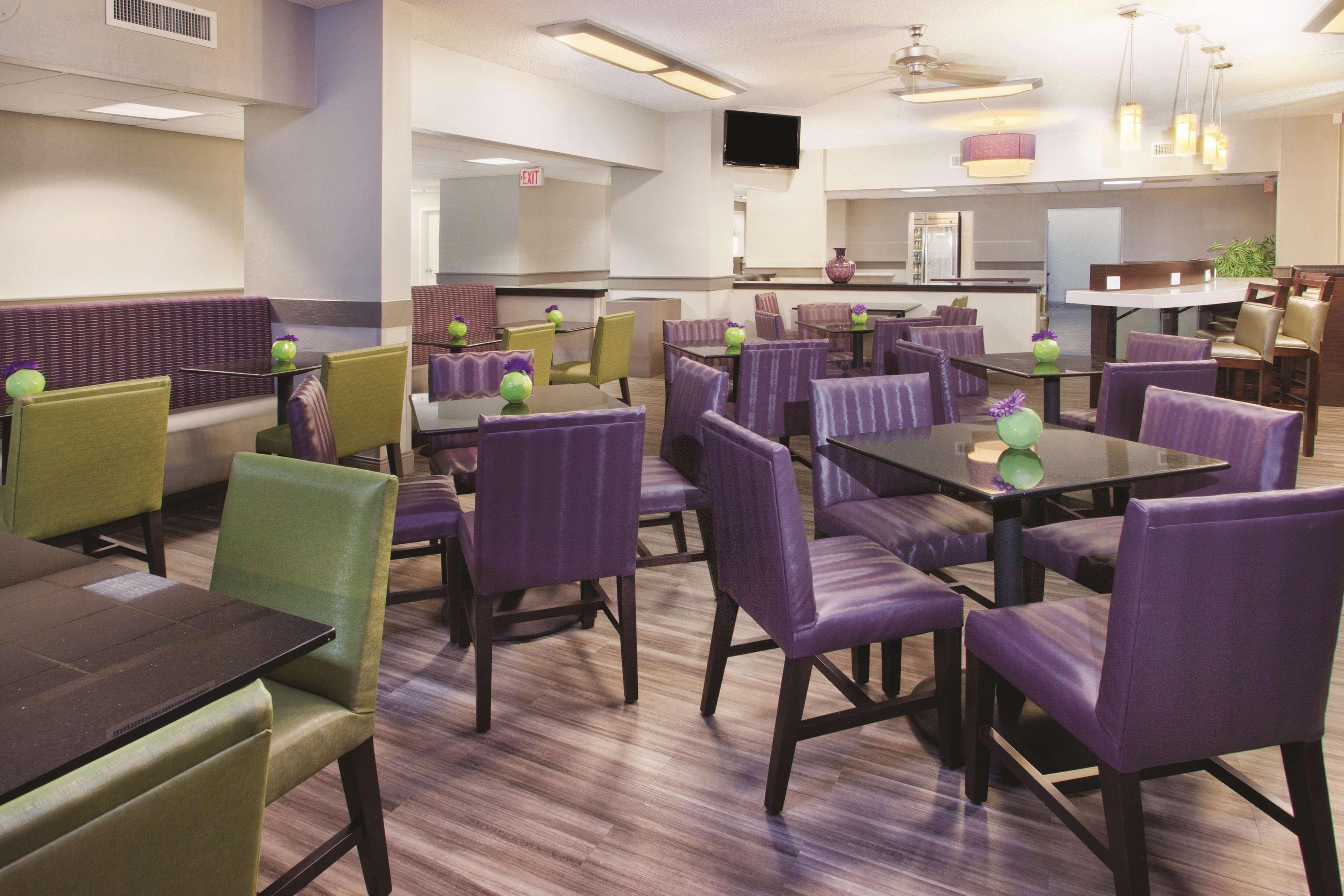 La Quinta Inn & Suites by Wyndham Charleston Riverview - photo 21